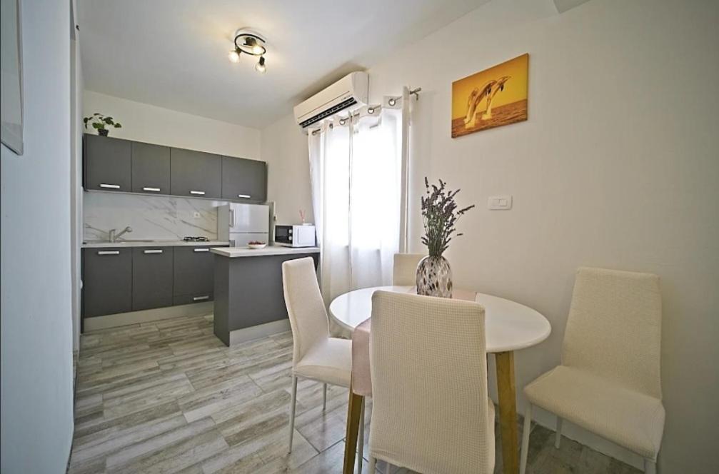 Apartment Vita Postira Exteriör bild