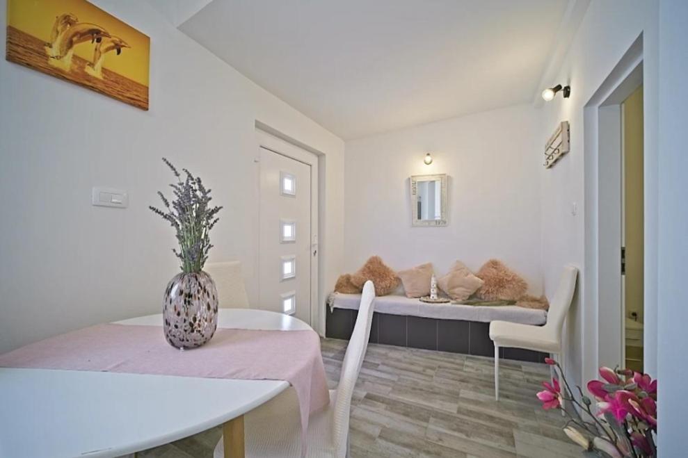 Apartment Vita Postira Exteriör bild