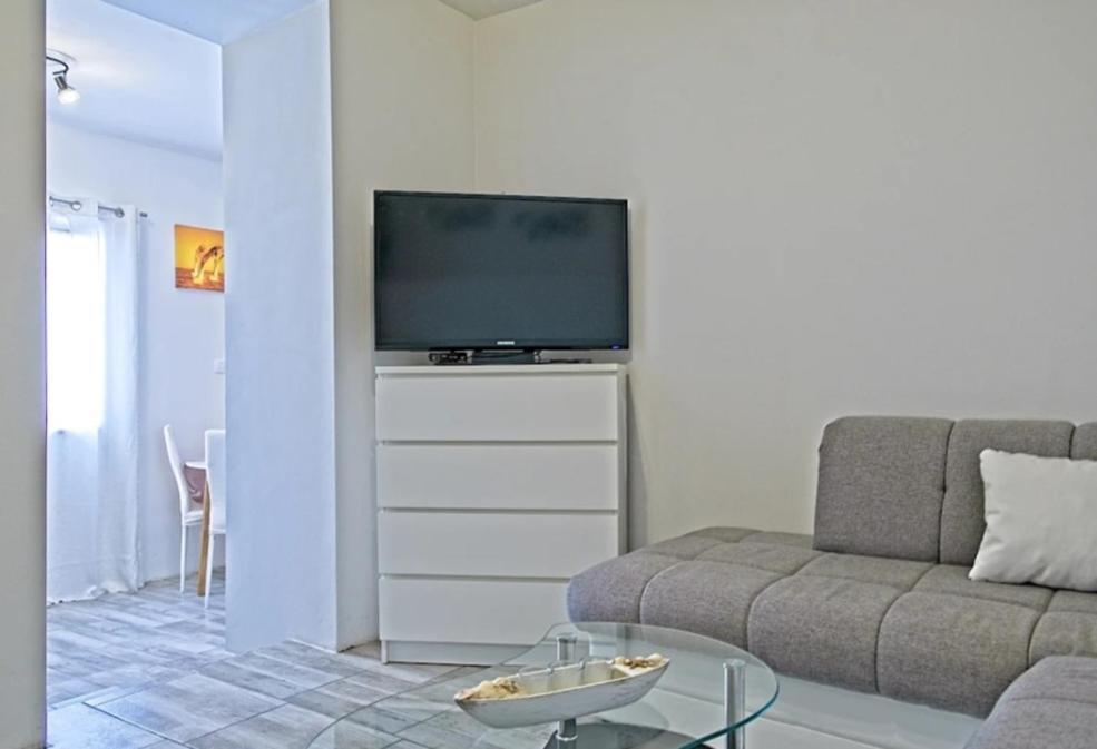 Apartment Vita Postira Exteriör bild